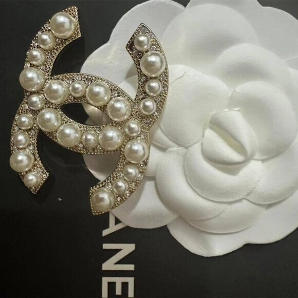 Chanel gold brooch - Picture 5 of 6